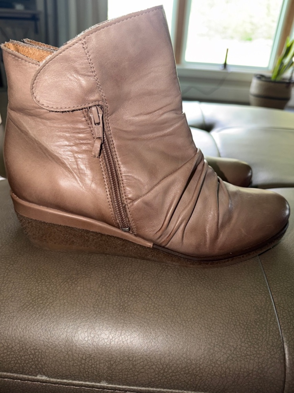 Miz Mooz Mayleen Wedge Bootie (Women) size 9.5 (41) - Picture 4 of 8